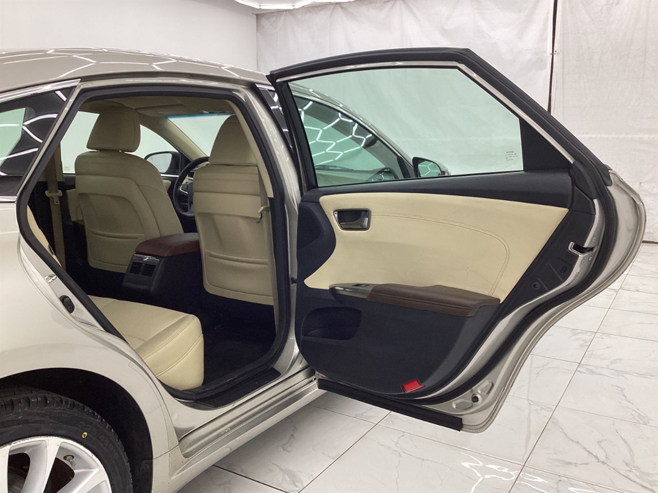 Toyota Avalon 4dr Sdn XLE Premium (Natl) 2013