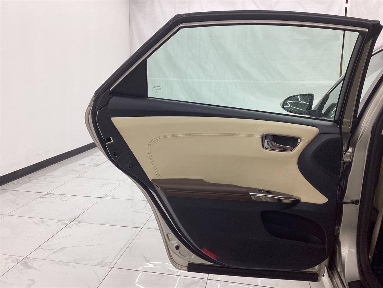 Toyota Avalon 4dr Sdn XLE Premium (Natl) 2013