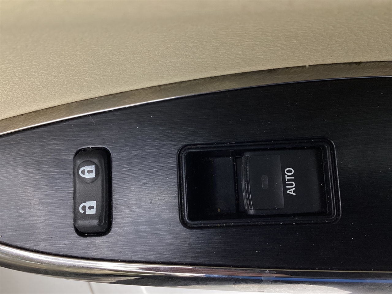 Toyota Avalon 4dr Sdn XLE Premium (Natl) 2013