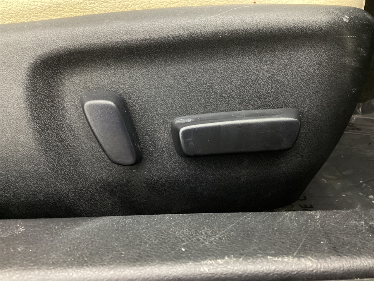 Toyota Avalon 4dr Sdn XLE Premium (Natl) 2013