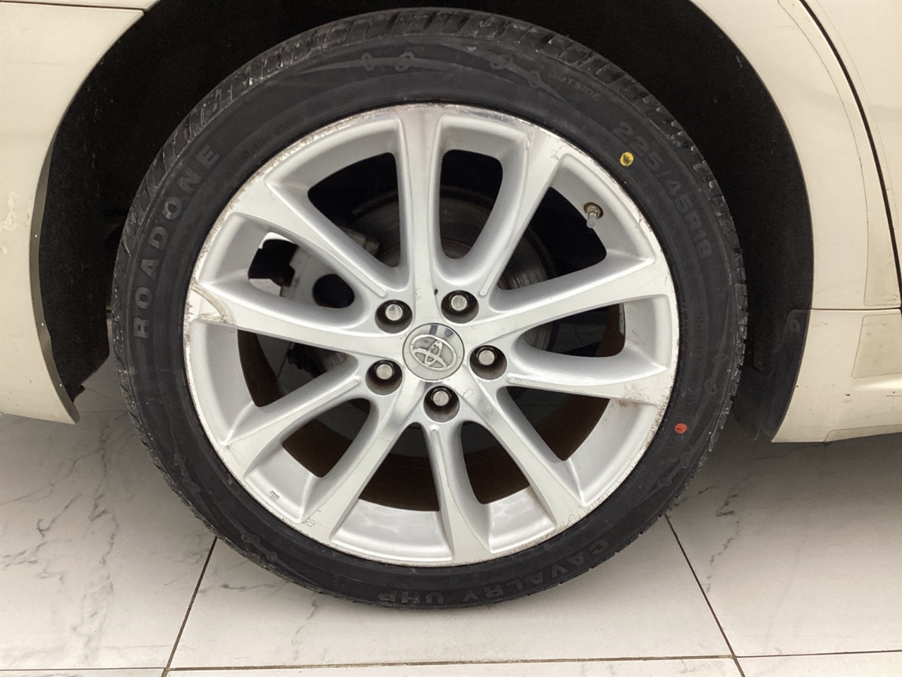 Toyota Avalon 4dr Sdn XLE Premium (Natl) 2013