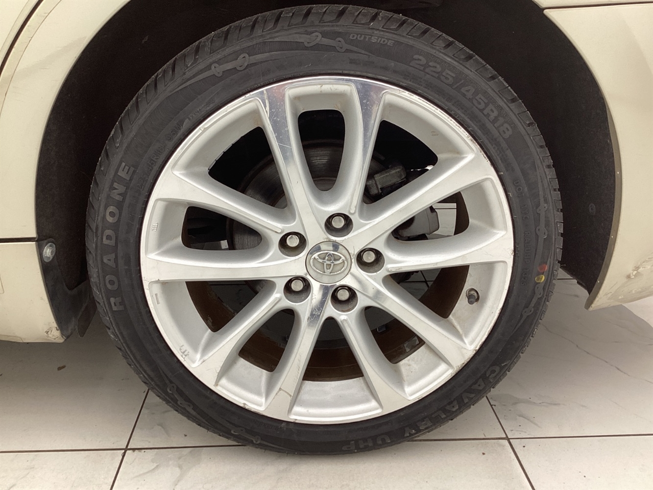 Toyota Avalon 4dr Sdn XLE Premium (Natl) 2013