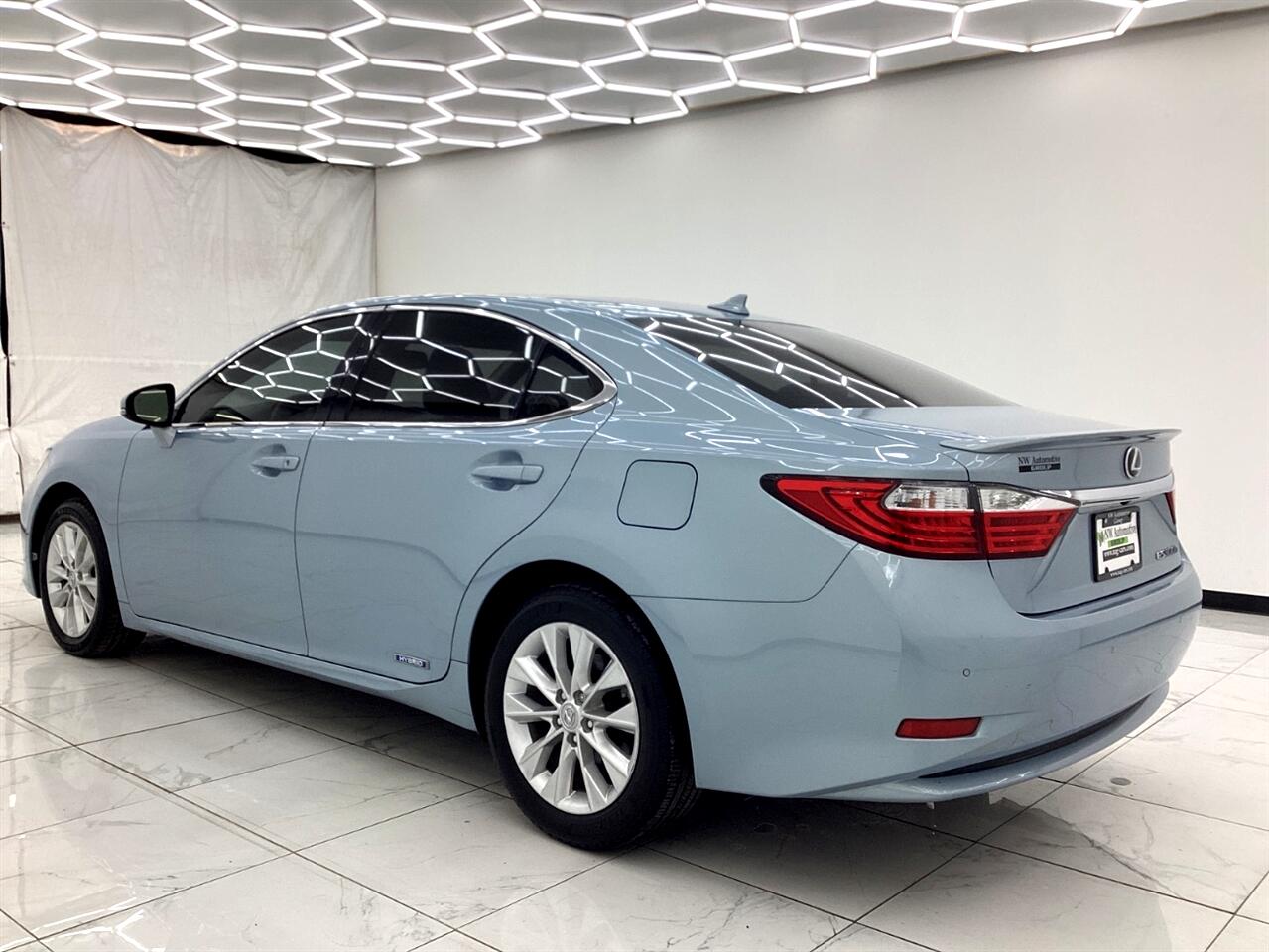 Lexus ES 300h 4dr Sdn Hybrid 2013