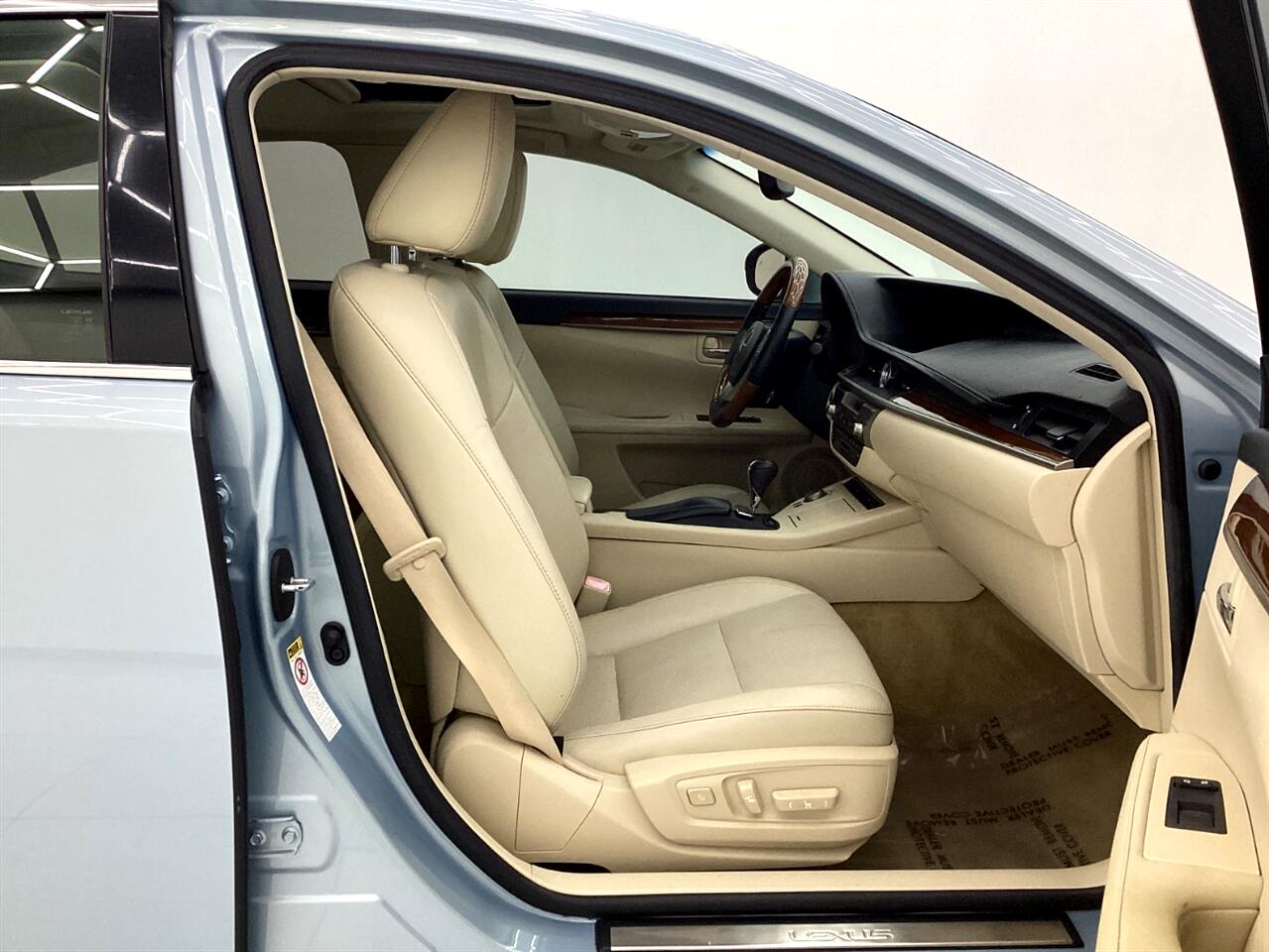 Lexus ES 300h 4dr Sdn Hybrid 2013