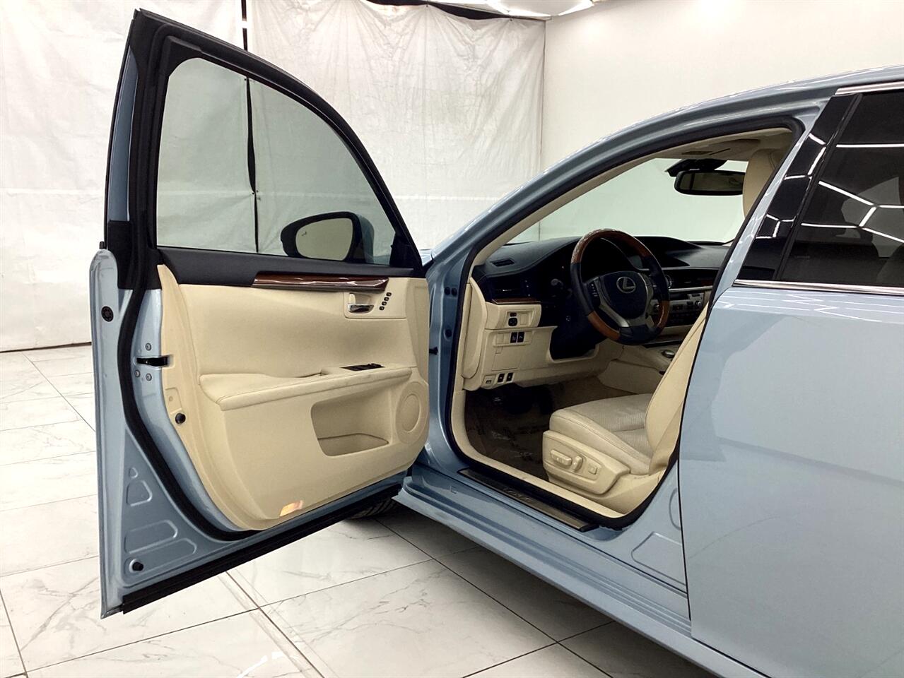 Lexus ES 300h 4dr Sdn Hybrid 2013