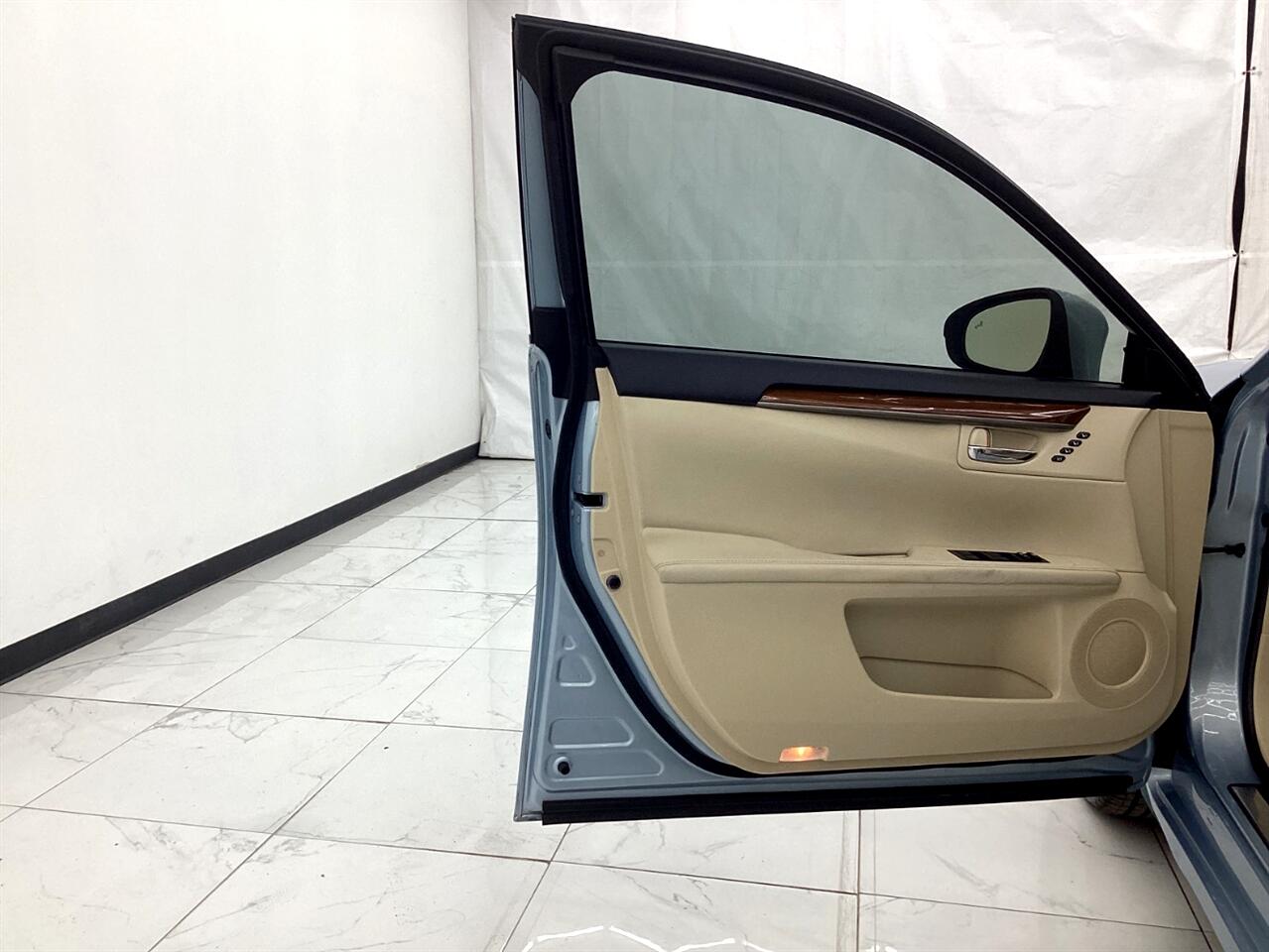 Lexus ES 300h 4dr Sdn Hybrid 2013