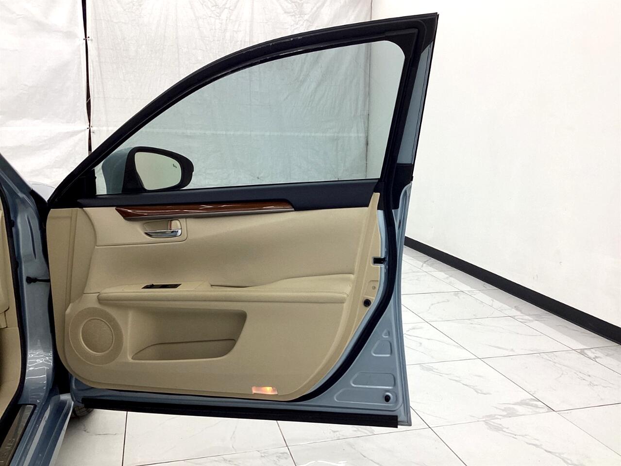 Lexus ES 300h 4dr Sdn Hybrid 2013