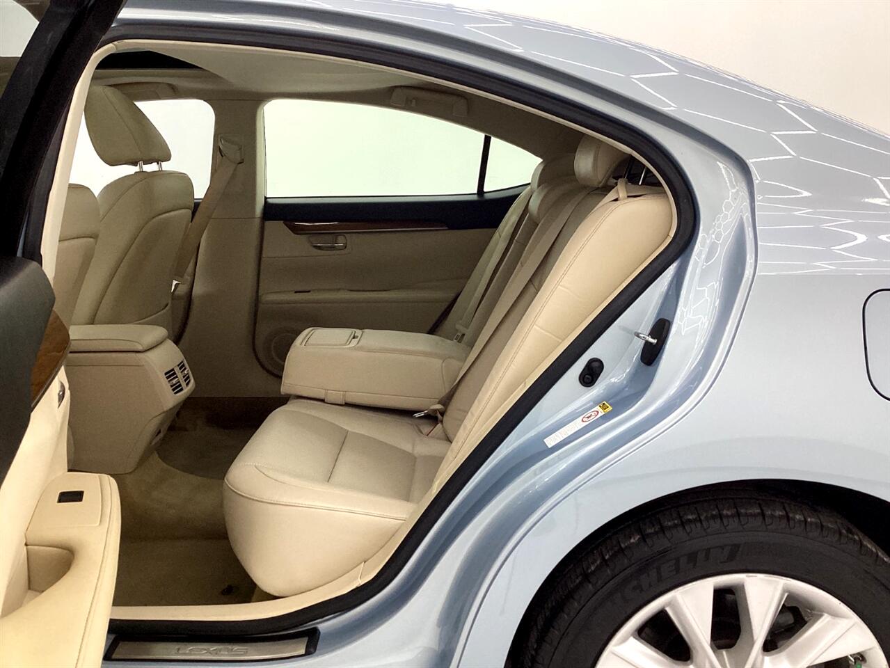 Lexus ES 300h 4dr Sdn Hybrid 2013