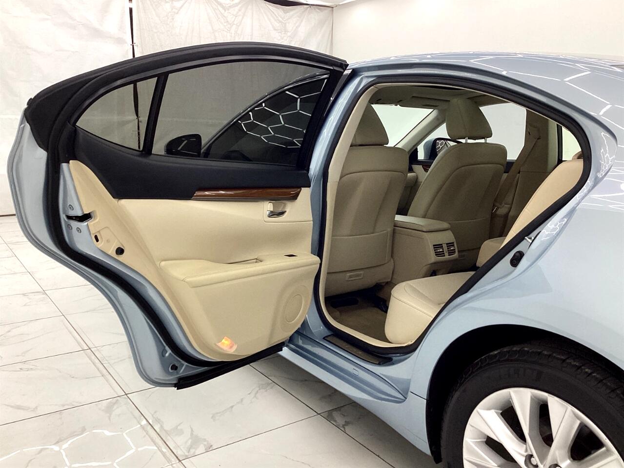 Lexus ES 300h 4dr Sdn Hybrid 2013