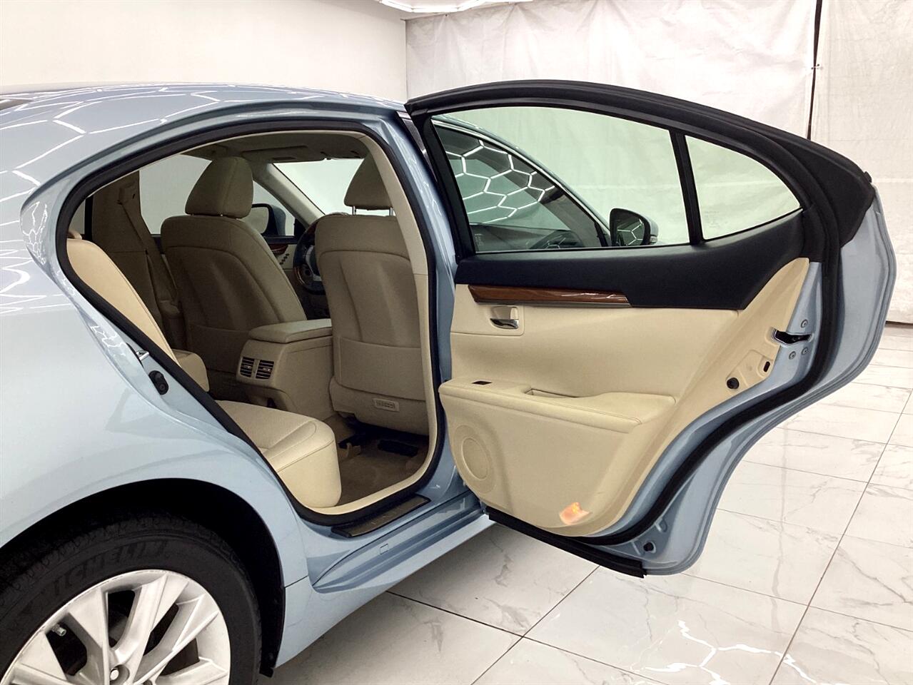 Lexus ES 300h 4dr Sdn Hybrid 2013