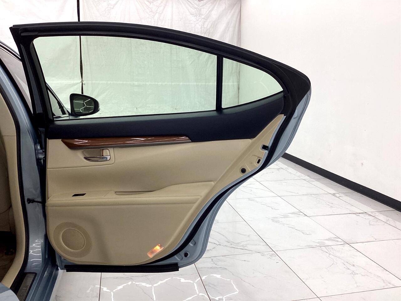 Lexus ES 300h 4dr Sdn Hybrid 2013