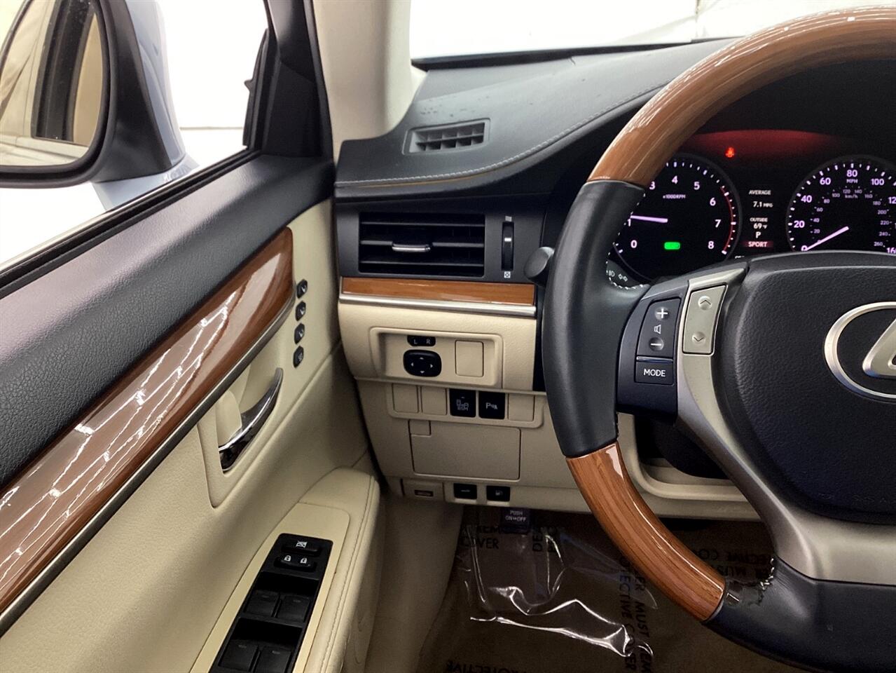 Lexus ES 300h 4dr Sdn Hybrid 2013