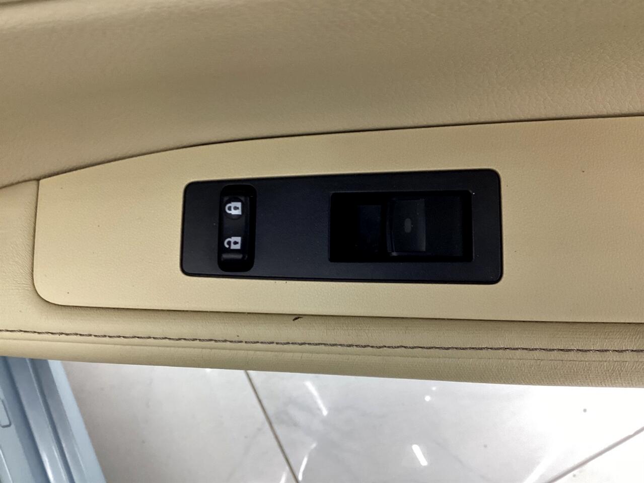 Lexus ES 300h 4dr Sdn Hybrid 2013