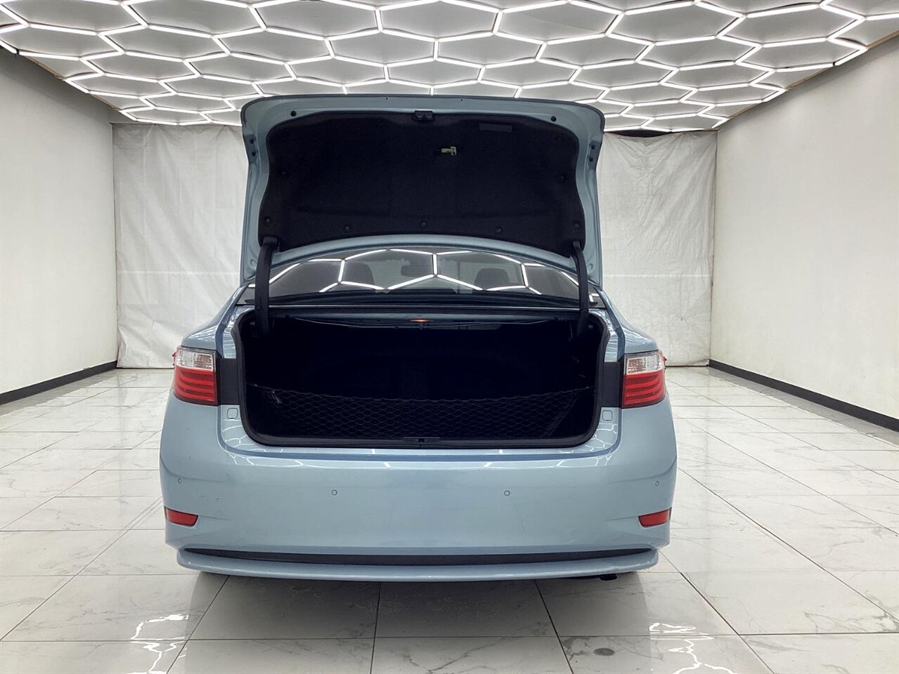 Lexus ES 300h 4dr Sdn Hybrid 2013