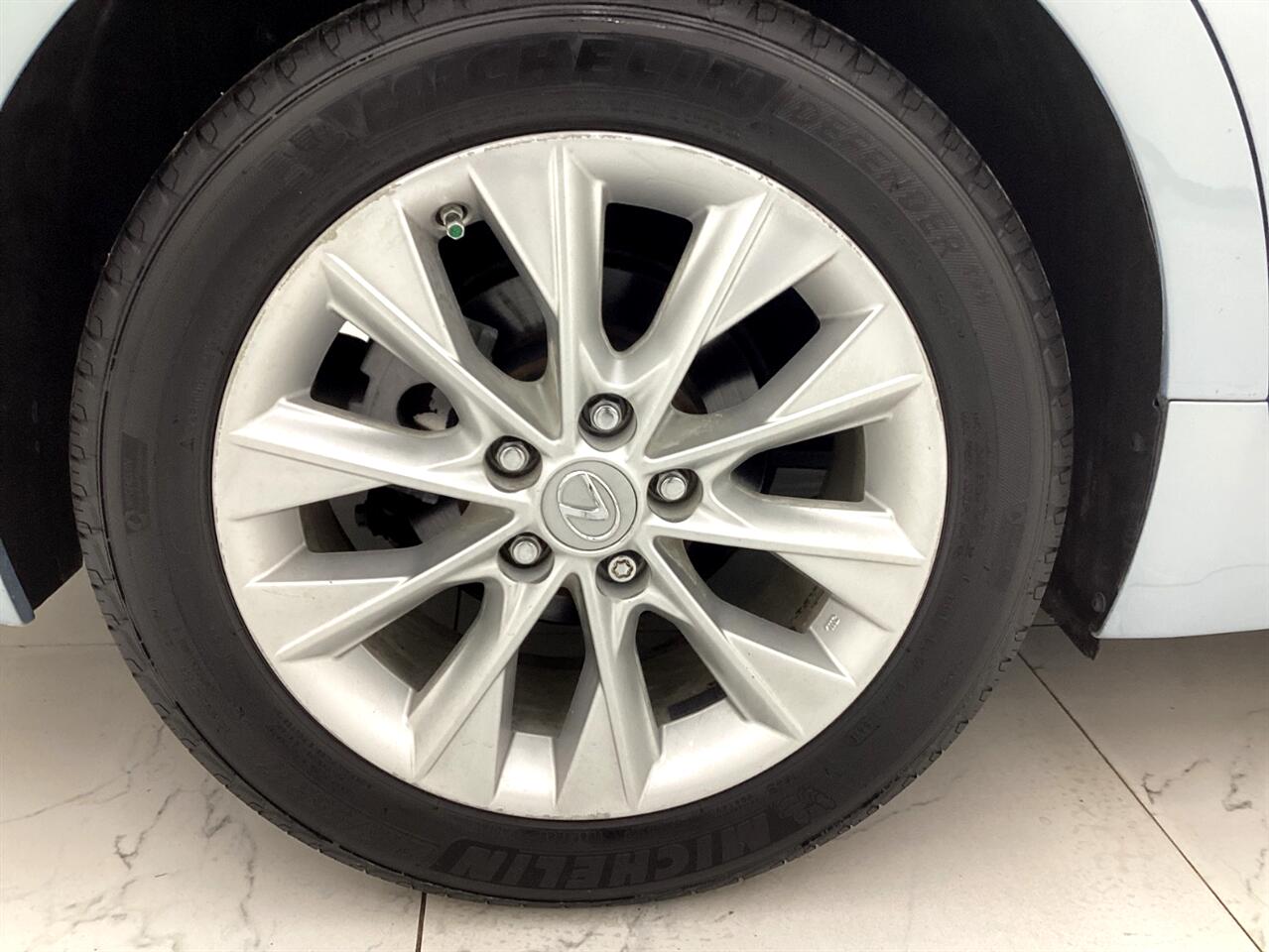 Lexus ES 300h 4dr Sdn Hybrid 2013