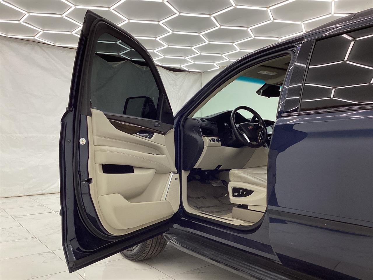 Cadillac Escalade 4WD 4dr Luxury 2020