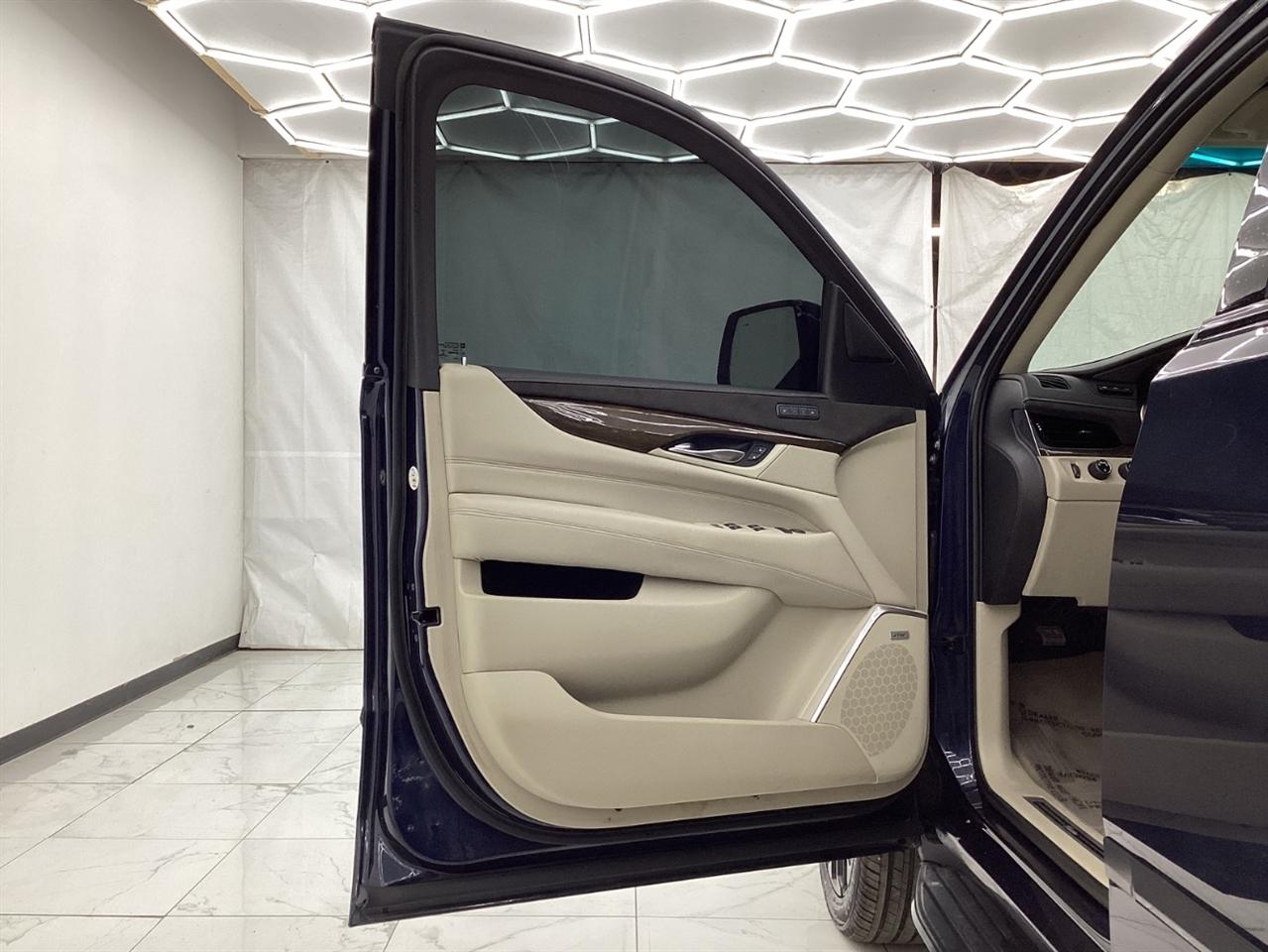 Cadillac Escalade 4WD 4dr Luxury 2020
