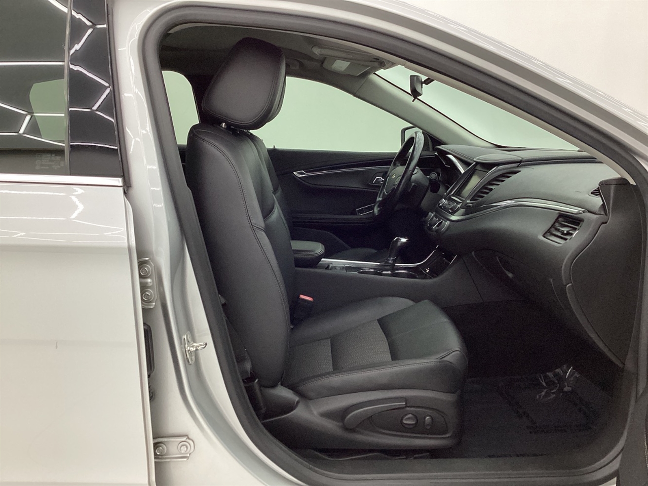 Chevrolet Impala 4dr Sdn LT w/1LT 2019