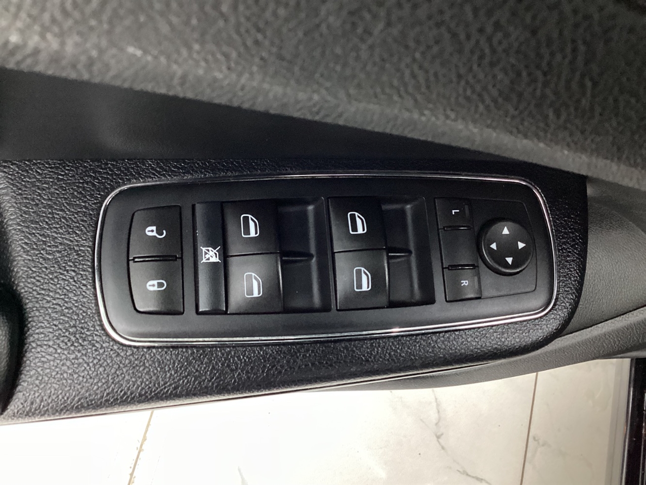 Chrysler 300 4dr Sdn 300S RWD 2015