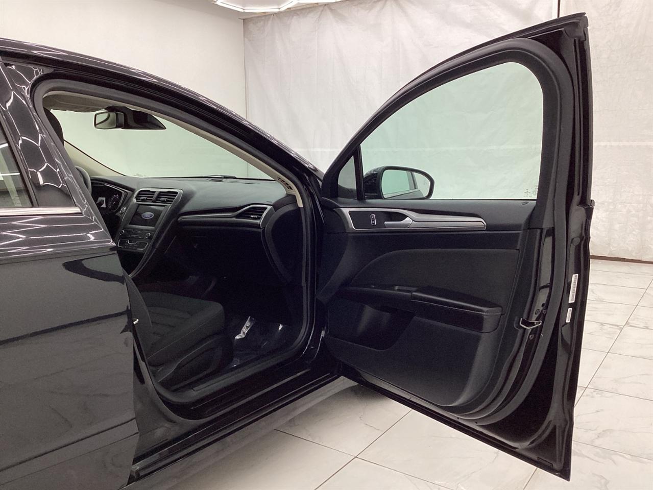 Ford Fusion SE FWD 2020