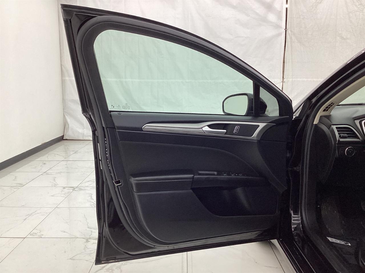 Ford Fusion SE FWD 2020