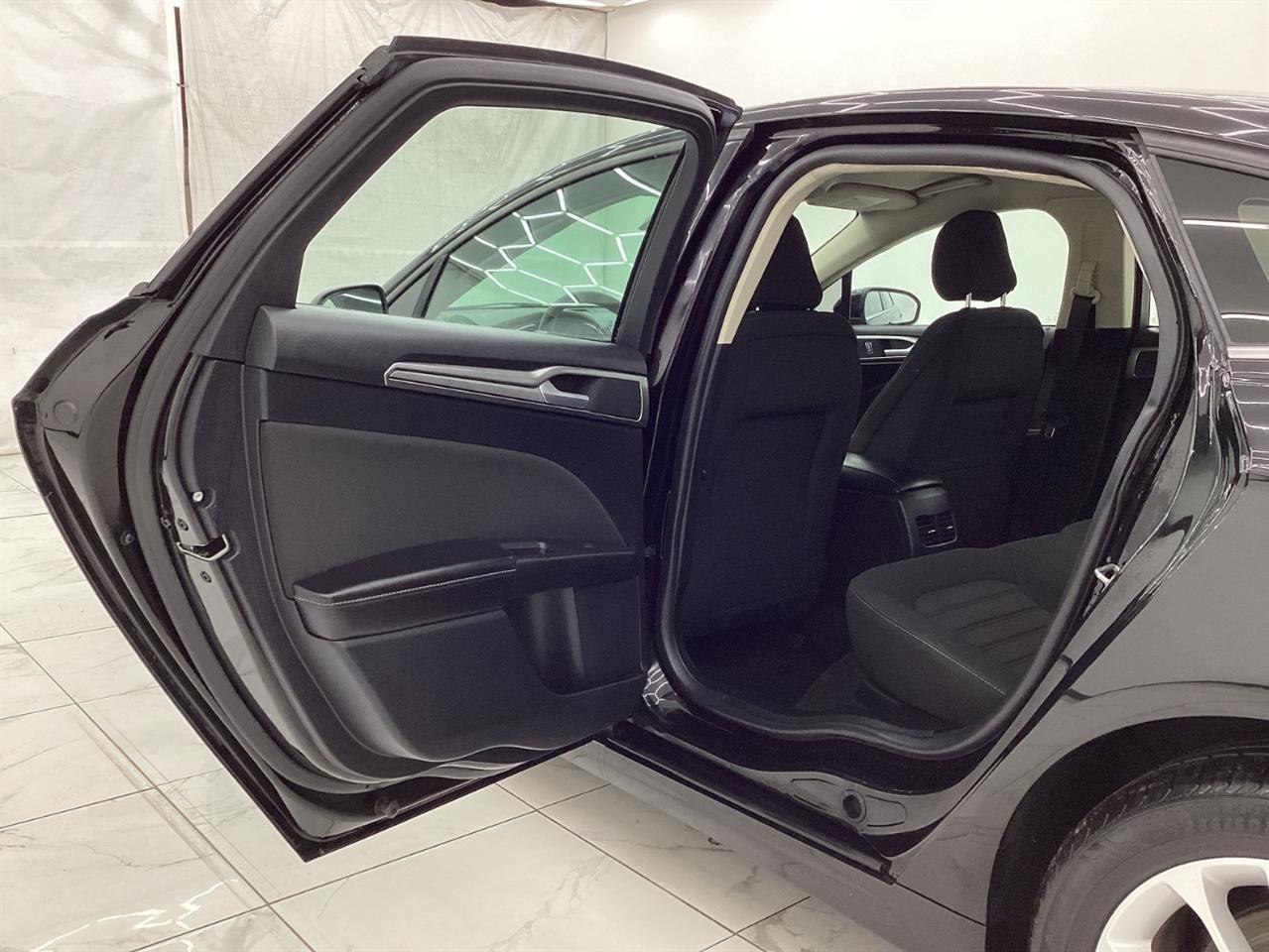 Ford Fusion SE FWD 2020