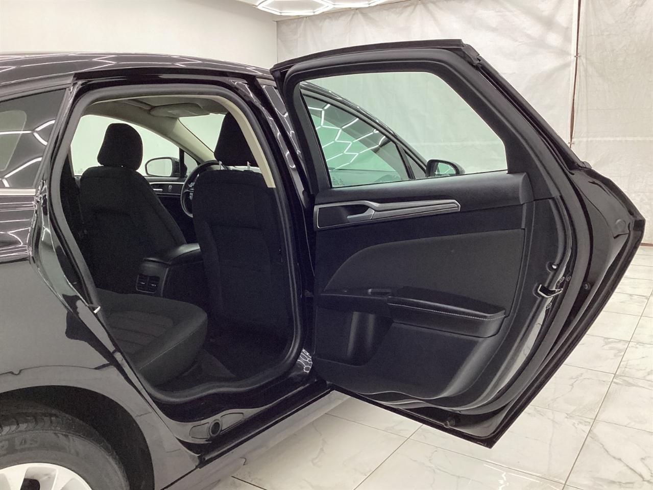 Ford Fusion SE FWD 2020