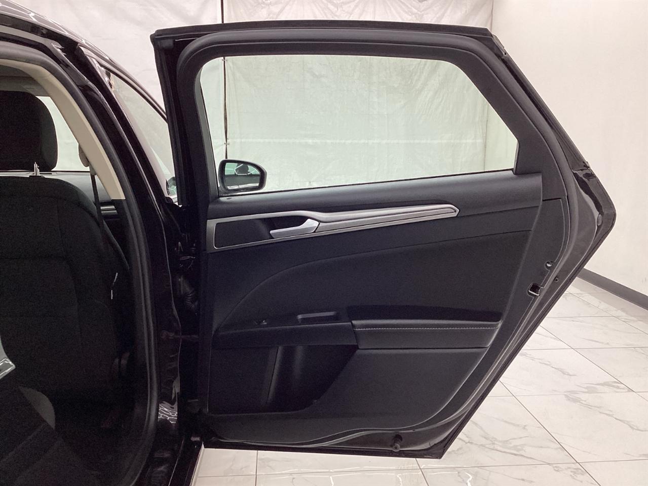 Ford Fusion SE FWD 2020