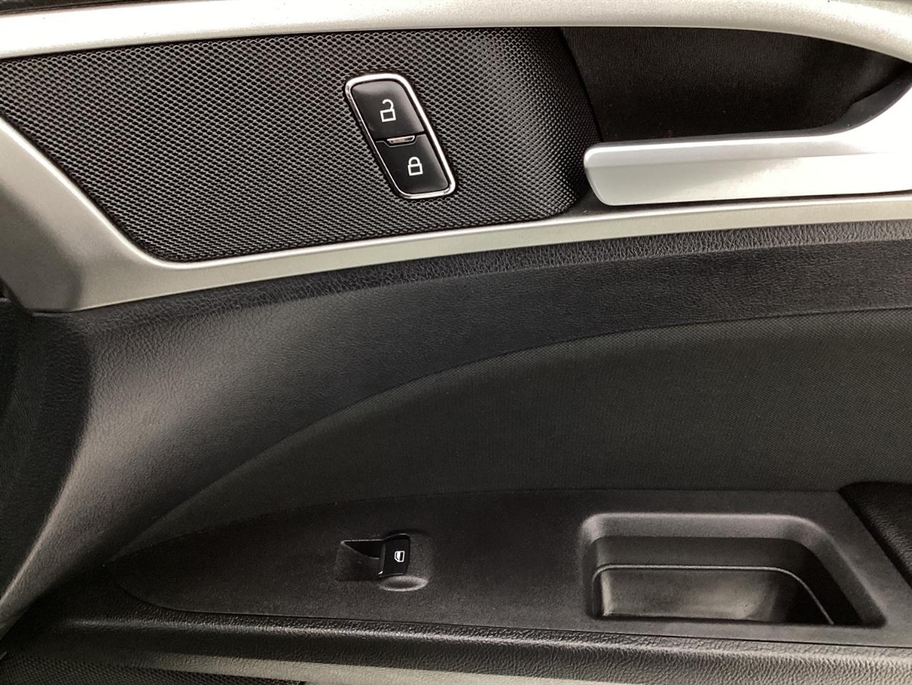 Ford Fusion SE FWD 2020