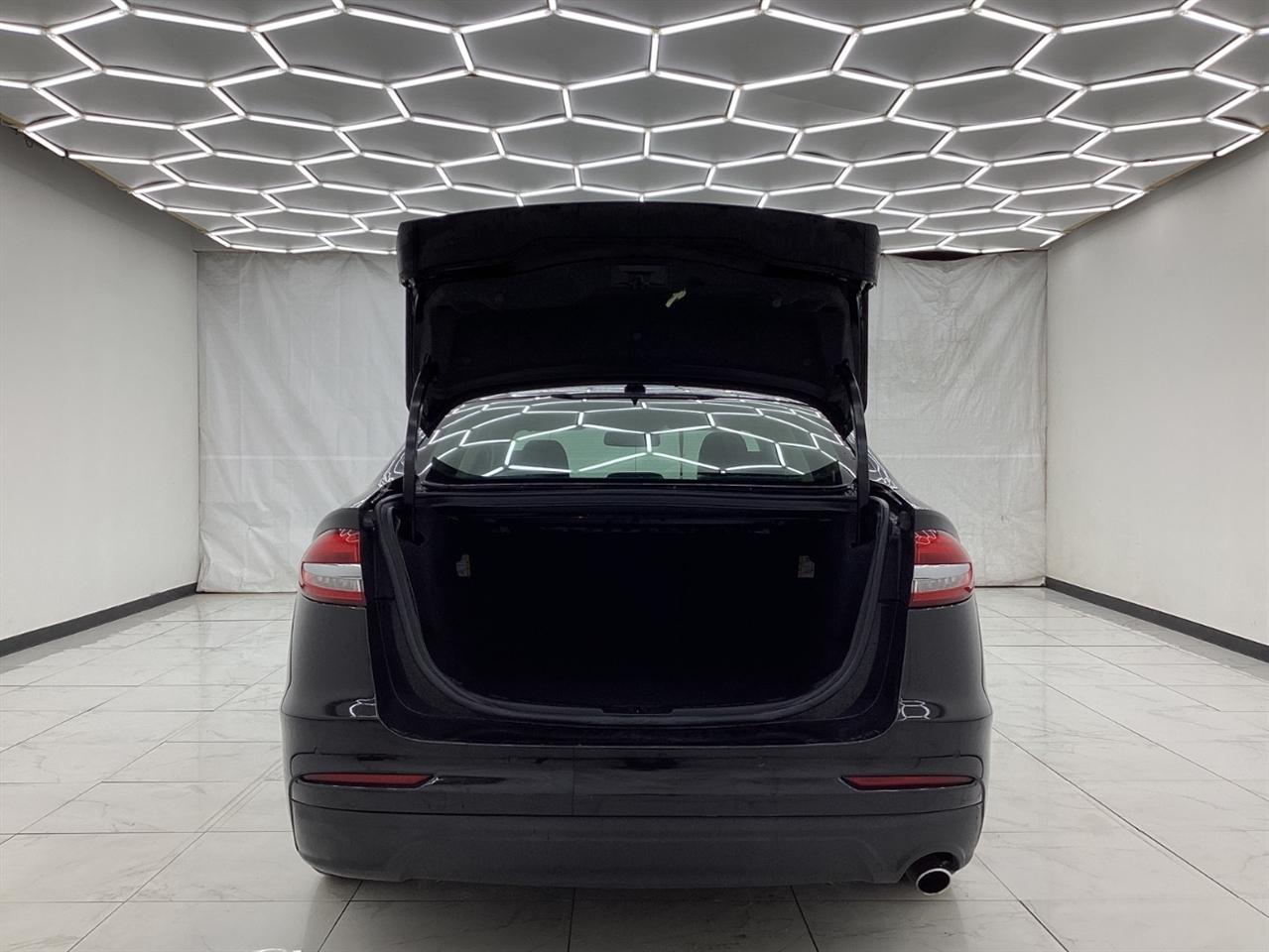 Ford Fusion SE FWD 2020