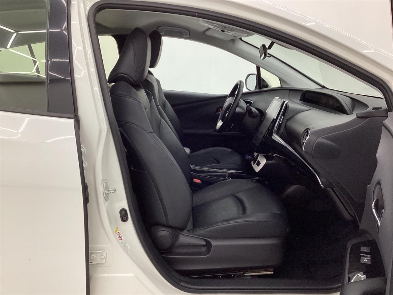 Toyota Prius Prime Advanced (Natl) 2018