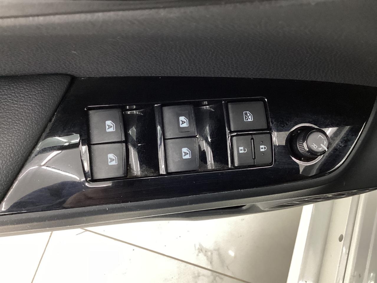 Toyota Prius Prime Advanced (Natl) 2018