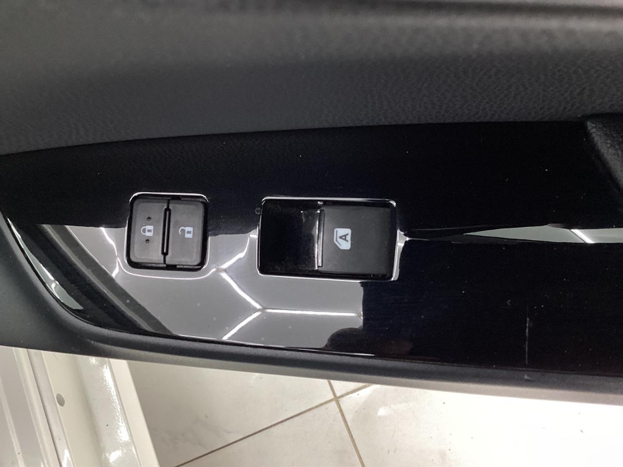 Toyota Prius Prime Advanced (Natl) 2018