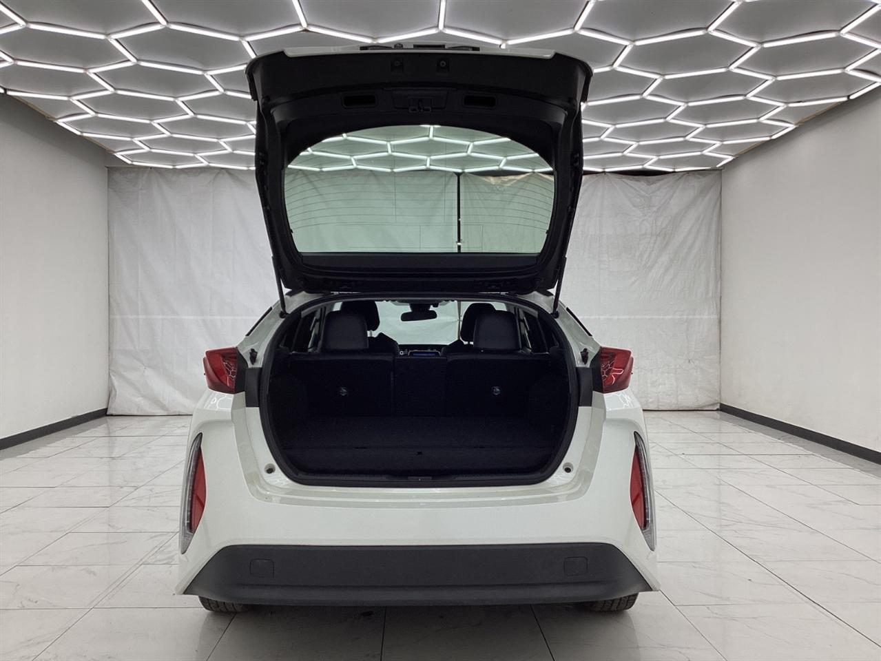 Toyota Prius Prime Advanced (Natl) 2018