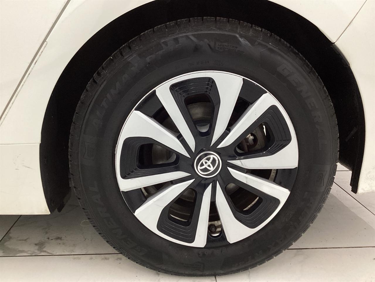 Toyota Prius Prime Advanced (Natl) 2018