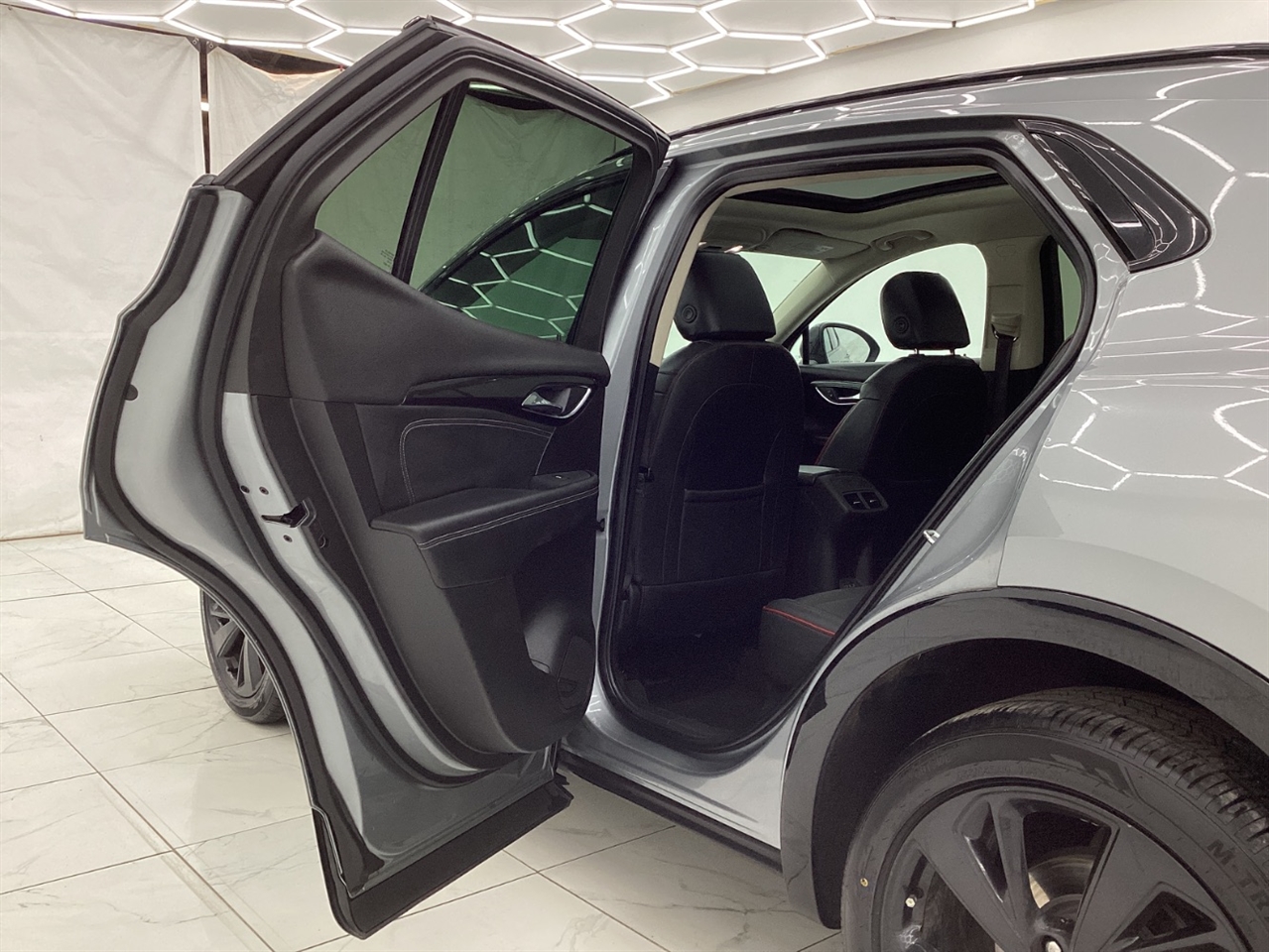 Buick Envision FWD 4dr Essence 2023