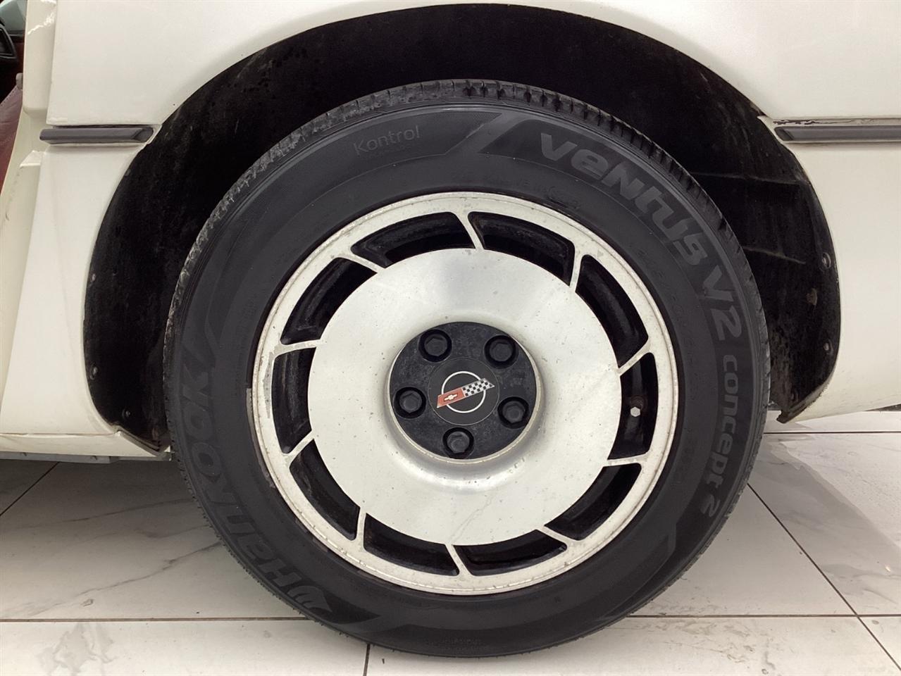 Chevrolet Corvette  1985