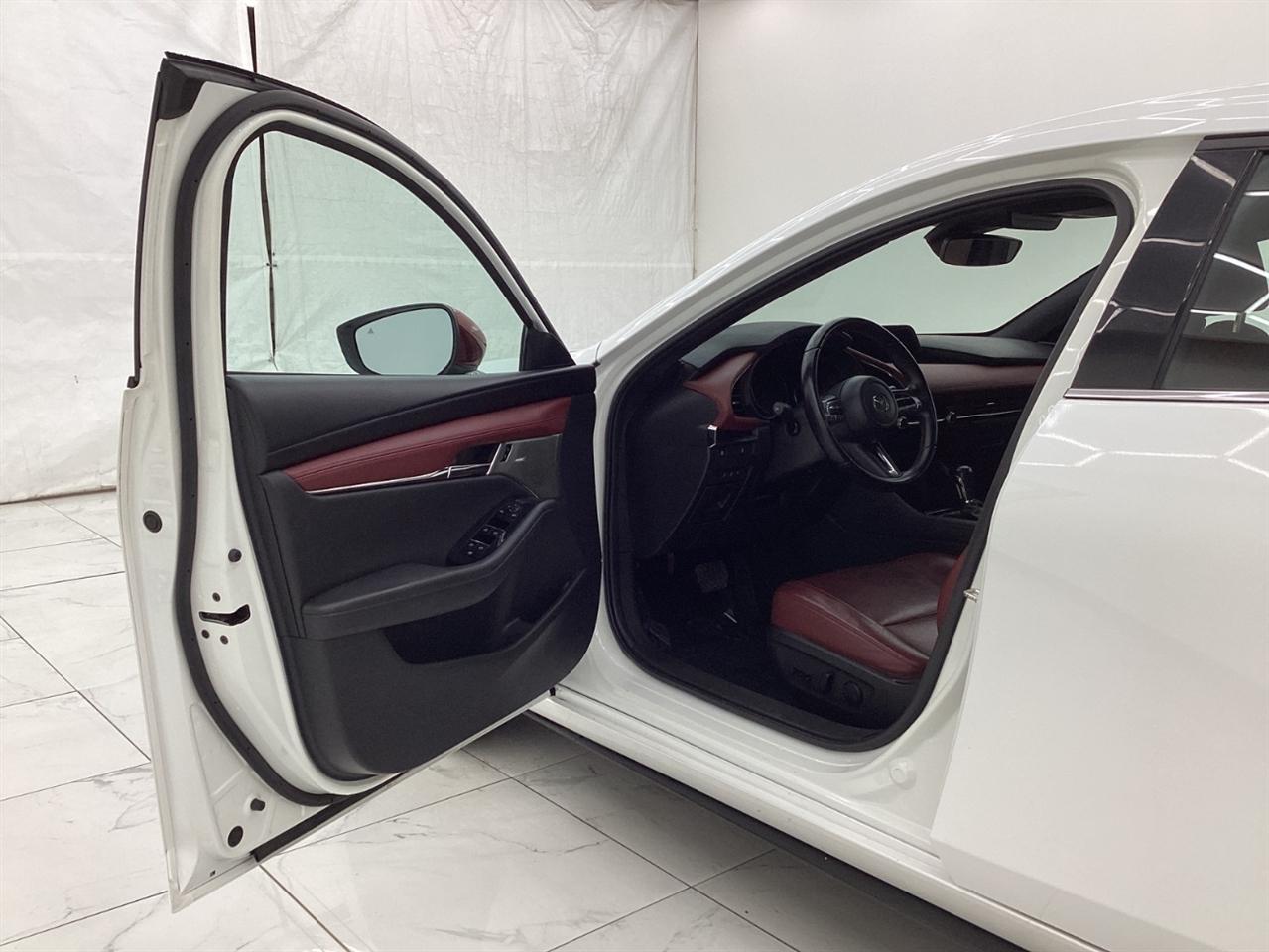 Mazda Mazda3 Hatchback FWD Auto w/Premium Pkg 2019