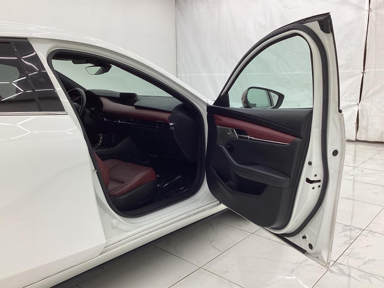 Mazda Mazda3 Hatchback FWD Auto w/Premium Pkg 2019