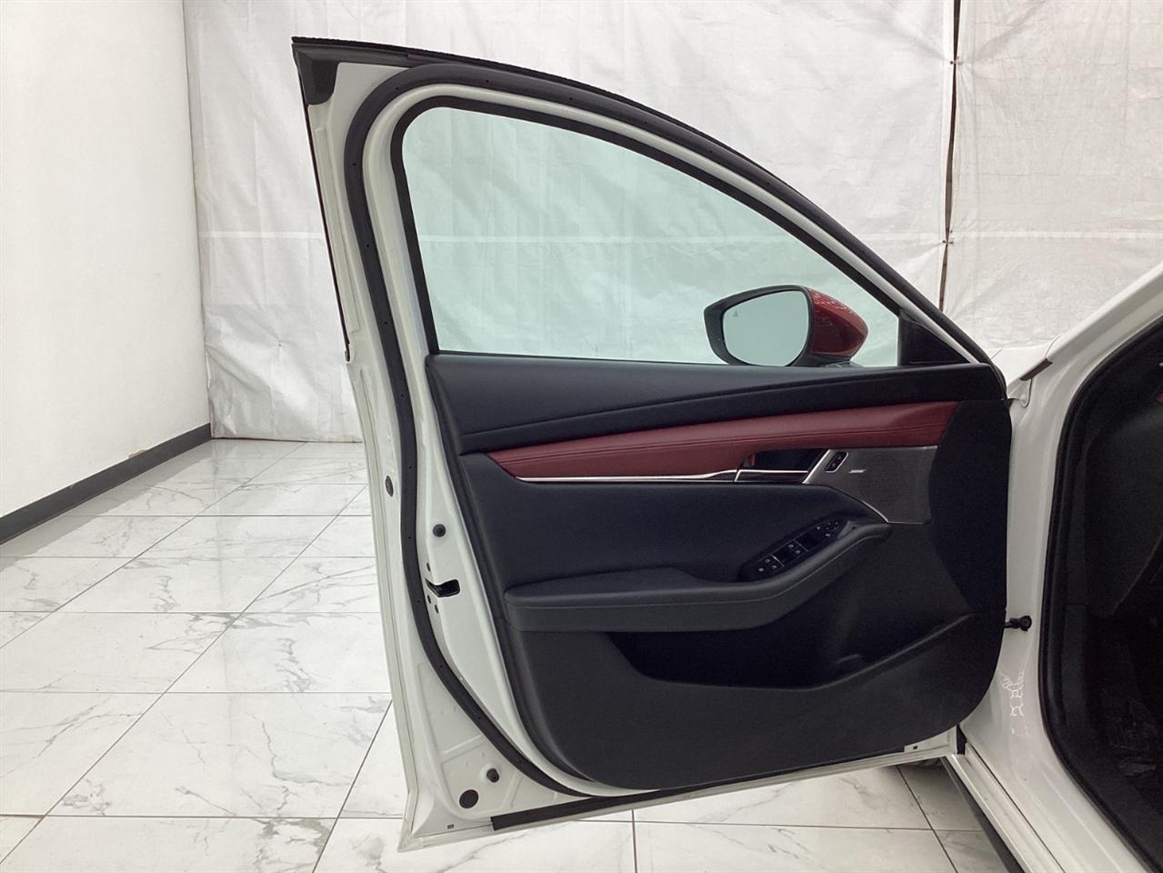 Mazda Mazda3 Hatchback FWD Auto w/Premium Pkg 2019