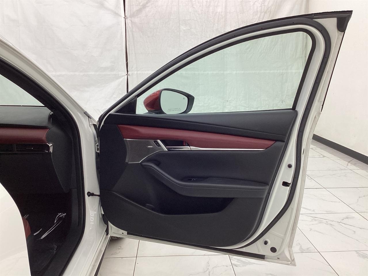 Mazda Mazda3 Hatchback FWD Auto w/Premium Pkg 2019