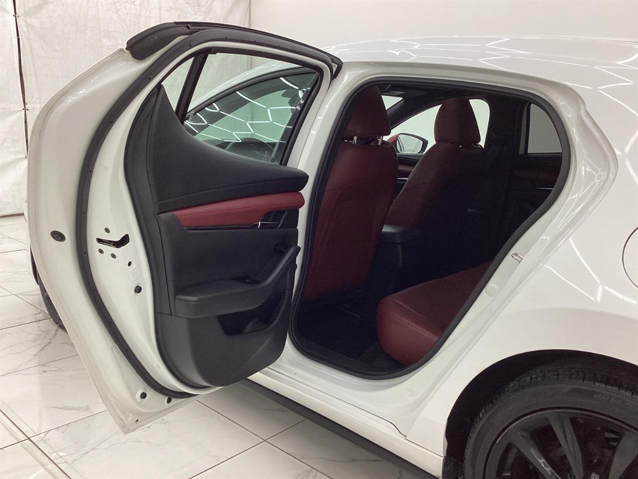 Mazda Mazda3 Hatchback FWD Auto w/Premium Pkg 2019