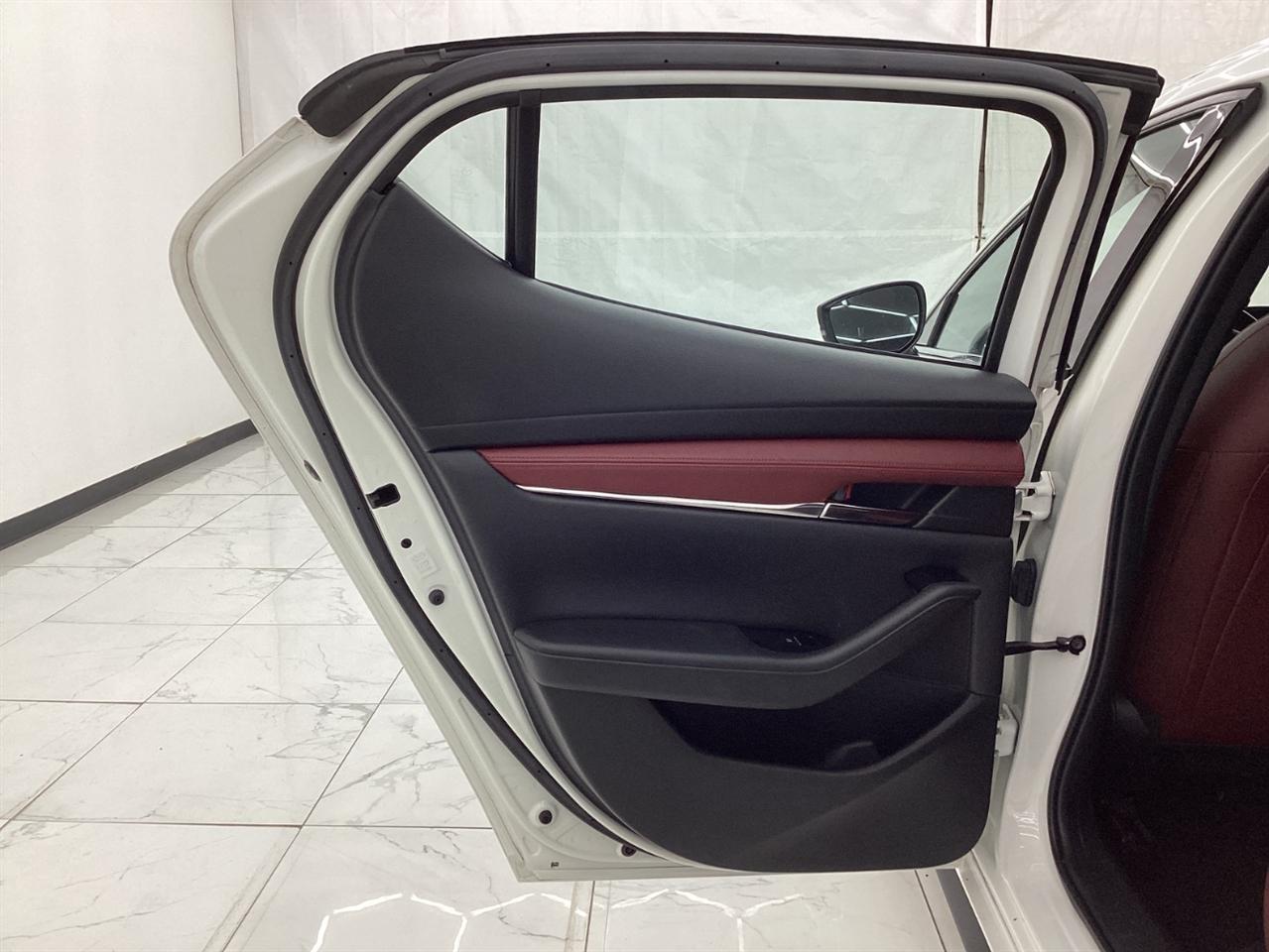 Mazda Mazda3 Hatchback FWD Auto w/Premium Pkg 2019