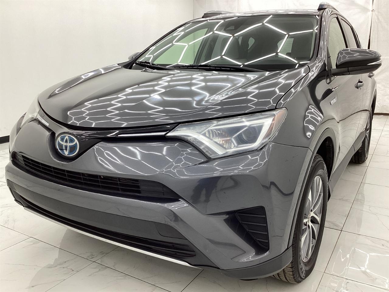 Toyota RAV4 Hybrid LE AWD (Natl) 2018