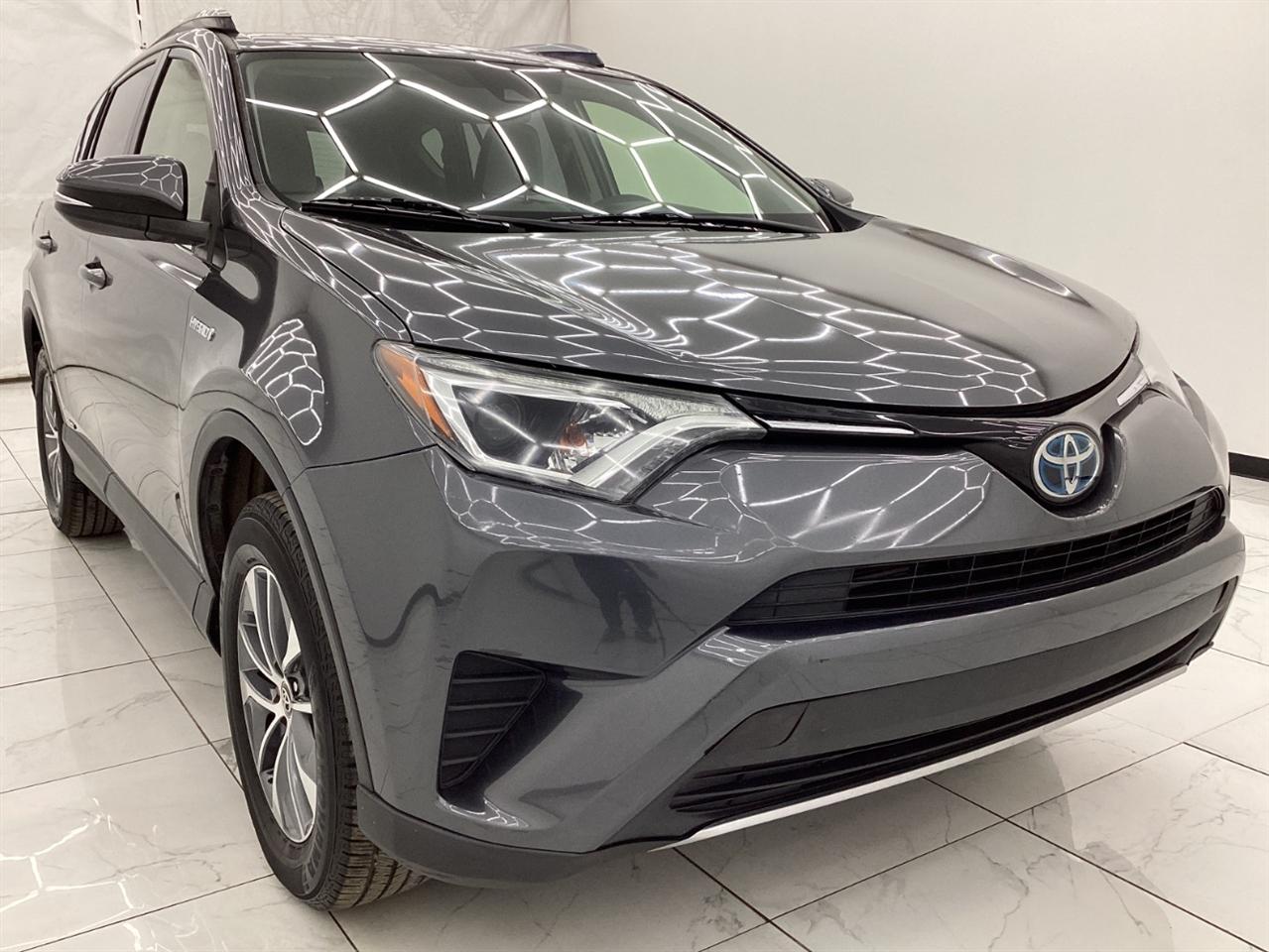 Toyota RAV4 Hybrid LE AWD (Natl) 2018