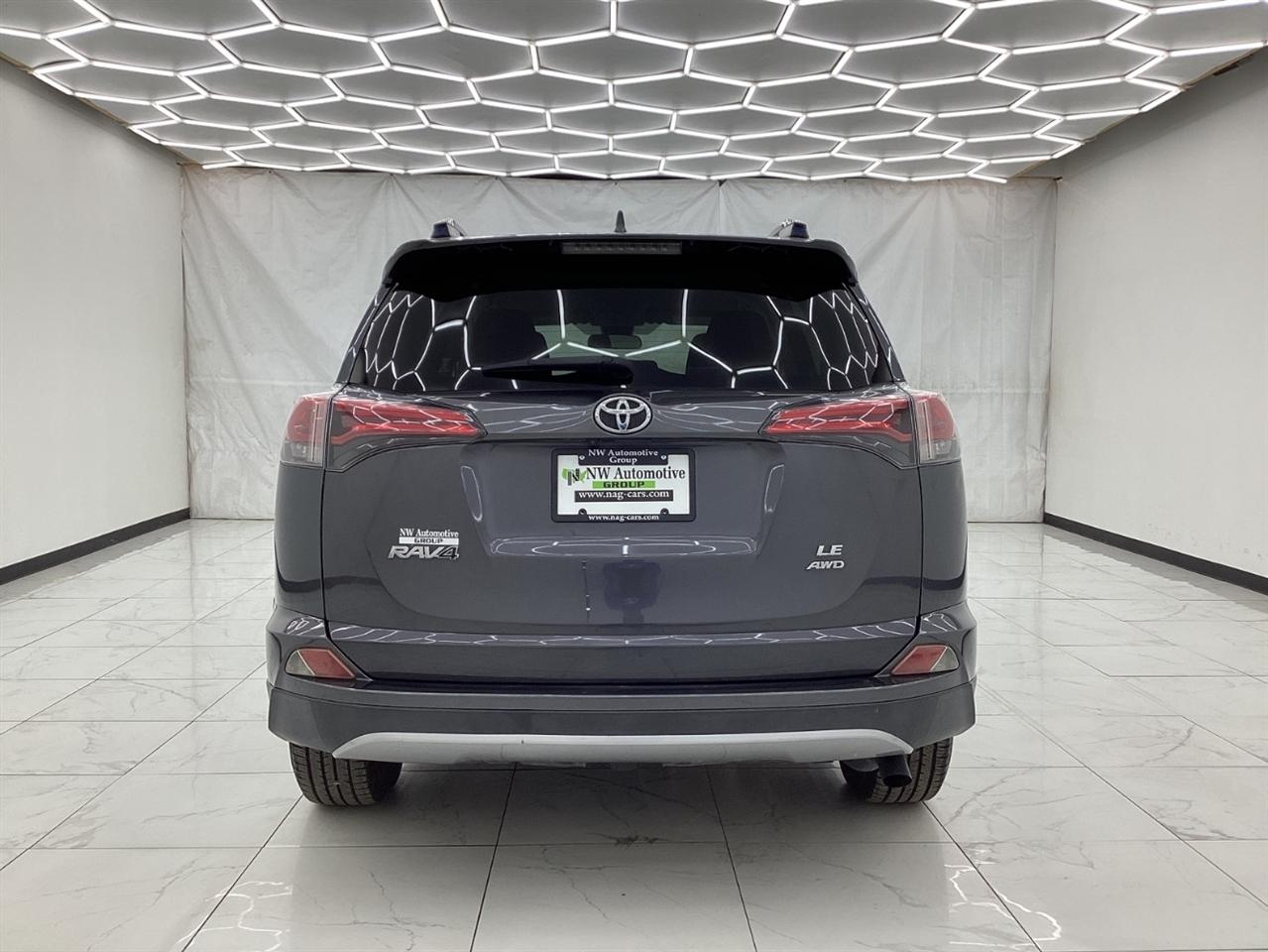 Toyota RAV4 Hybrid LE AWD (Natl) 2018