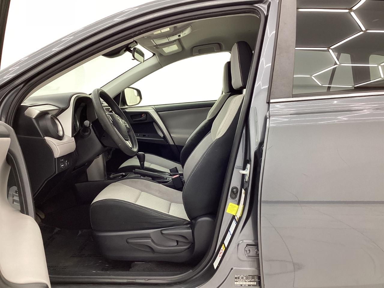 Toyota RAV4 Hybrid LE AWD (Natl) 2018