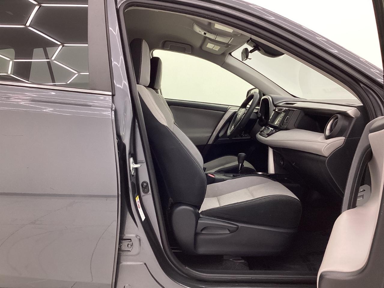 Toyota RAV4 Hybrid LE AWD (Natl) 2018