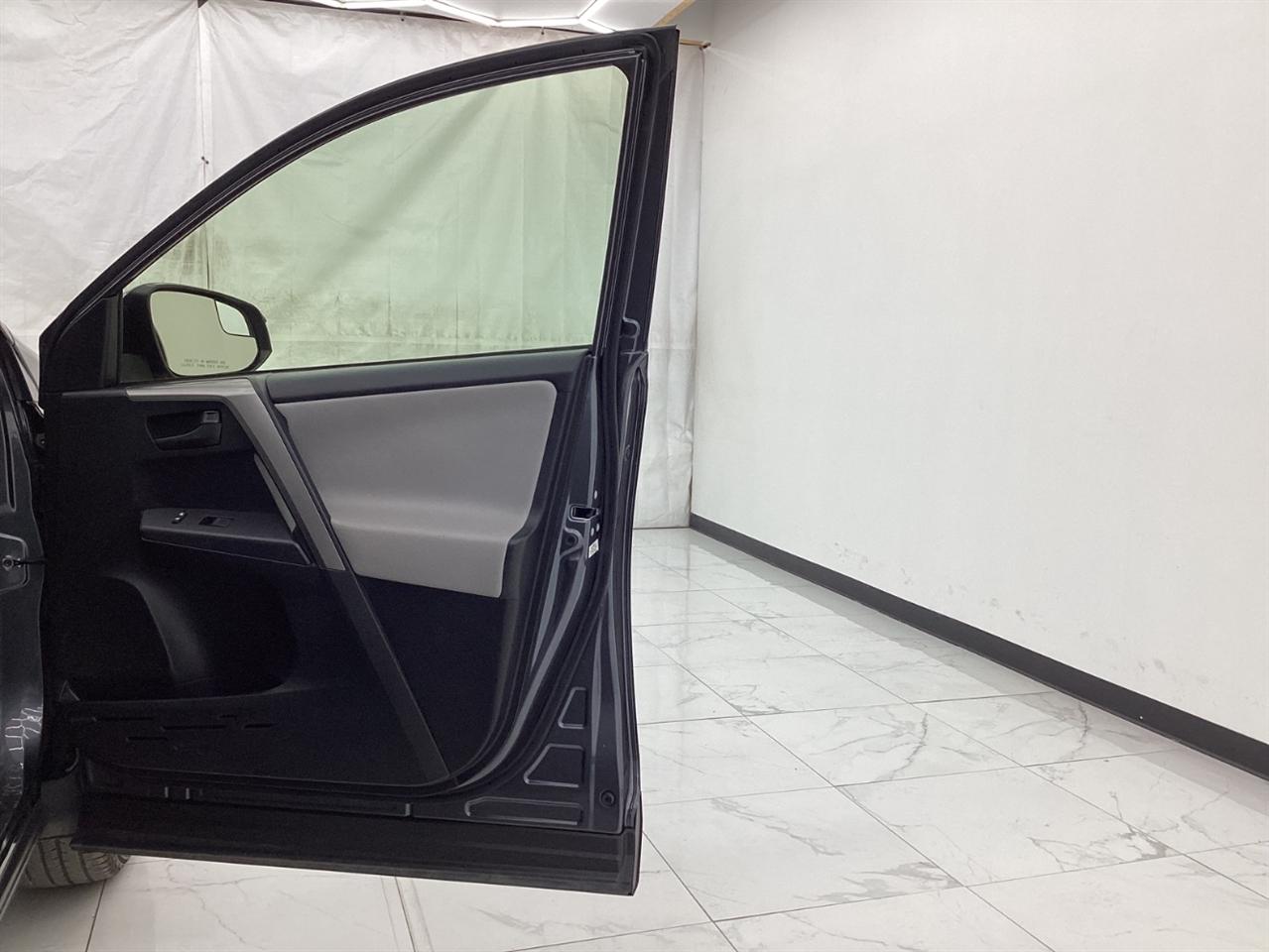 Toyota RAV4 Hybrid LE AWD (Natl) 2018