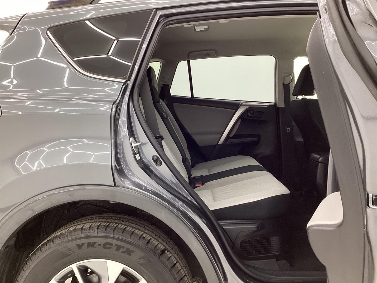 Toyota RAV4 Hybrid LE AWD (Natl) 2018